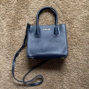 Navy Michael Kors Mercer bag with removable strap